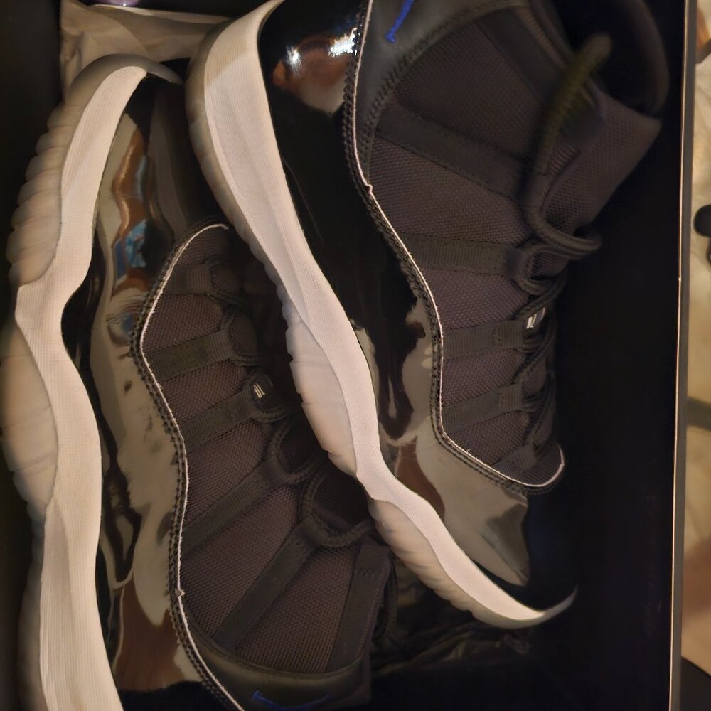 Jordan 11 Space Jam